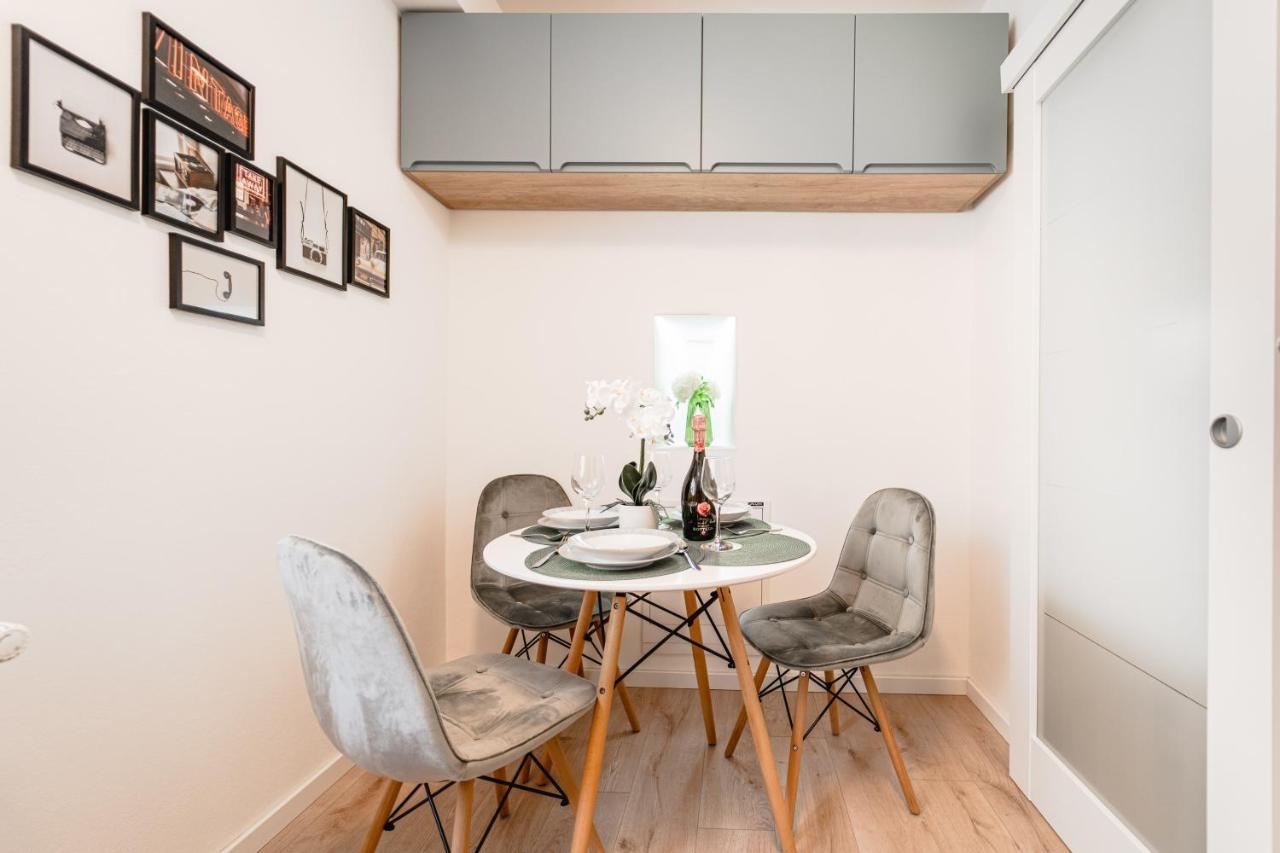 Central Athena Studio - Inima Pietei Unirii - By Openhouse Apartments ティミショアラ エクステリア 写真